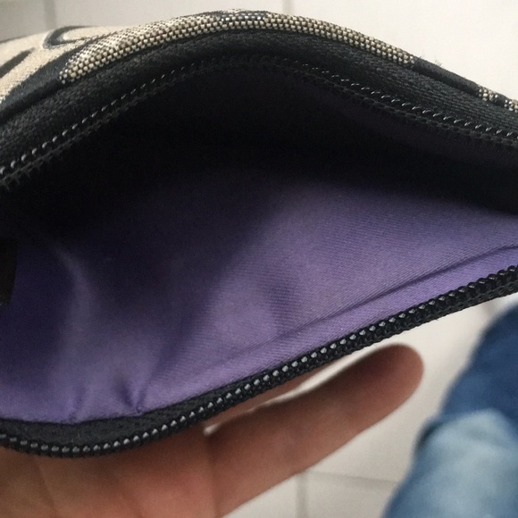 Host Pick 💕 AUTHENTIC Coach Wristlet Signature Canvas - Picture 4 of 11